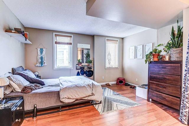 9A Crawford St, Townhouse with 3 bedrooms, 2 bathrooms and 1 parking in Toronto ON | Image 6