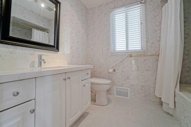 221 Colborne Ave, House detached with 3 bedrooms, 2 bathrooms and 6 parking in Richmond Hill ON | Image 14