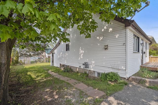 68 Crown St, House detached with 2 bedrooms, 1 bathrooms and 4 parking in Quinte West ON | Image 31