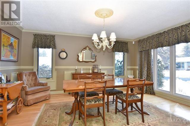 115 Oakburn Road, House detached with 5 bedrooms, 3 bathrooms and 6 parking in Ottawa ON | Image 4