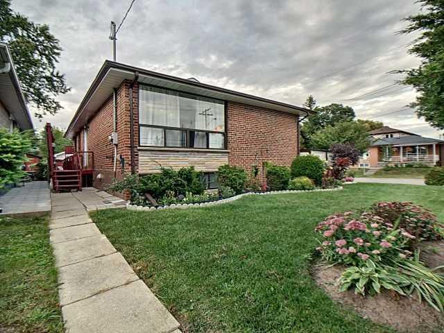 2 Judhaven Rd, House detached with 3 bedrooms, 2 bathrooms and 2 parking in Toronto ON | Image 2