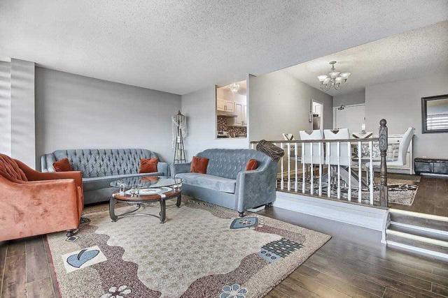 1010 - 9 Four Winds Dr, Condo with 3 bedrooms, 2 bathrooms and 1 parking in Toronto ON | Image 4