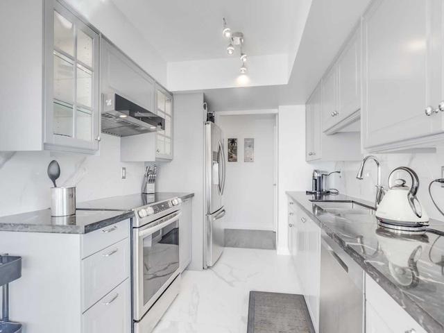 1801 - 388 Bloor St E, Condo with 2 bedrooms, 2 bathrooms and 1 parking in Toronto ON | Image 1