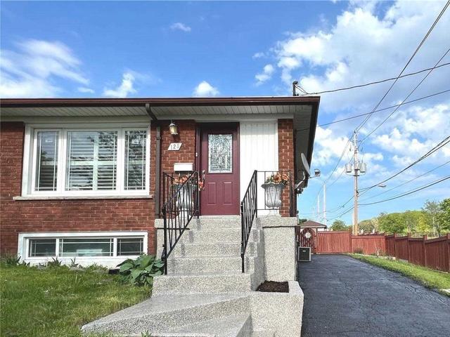 129 Sharpecroft Blvd, House semidetached with 4 bedrooms, 3 bathrooms and 5 parking in Toronto ON | Image 1