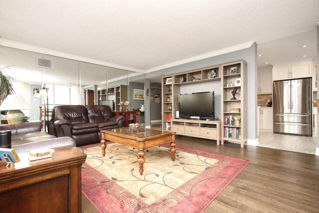 1203 - 310 Mill St S, Condo with 2 bedrooms, 2 bathrooms and 2 parking in Brampton ON | Image 3
