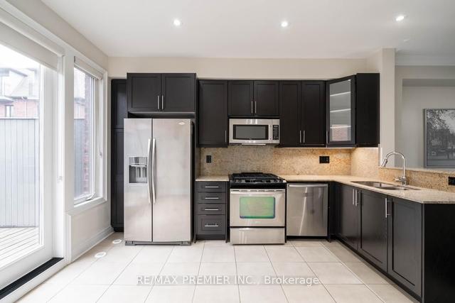 8315 Kipling Ave, House attached with 3 bedrooms, 3 bathrooms and 2 parking in Vaughan ON | Image 3