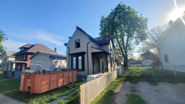 555 Janette Ave, House detached with 3 bedrooms, 2 bathrooms and 3 parking in Windsor ON | Image 1