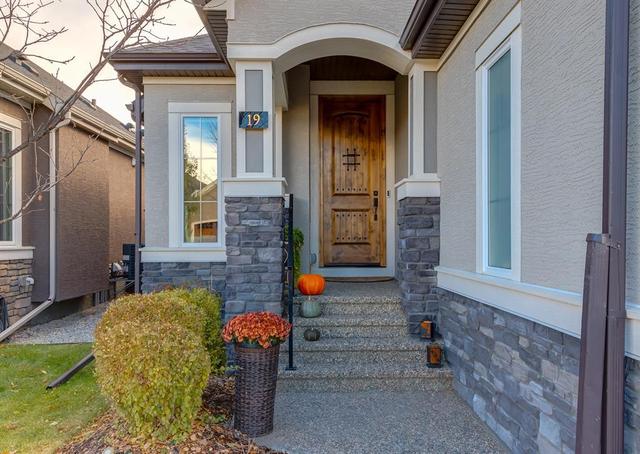 19 Cranbrook Landing Se, Home with 3 bedrooms, 2 bathrooms and 4 parking in Calgary AB | Image 12
