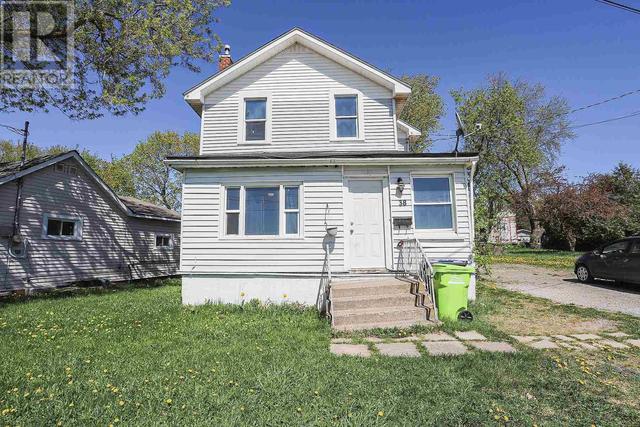 38 Cedar St, House detached with 5 bedrooms, 1 bathrooms and null parking in Sault Ste. Marie ON | Card Image