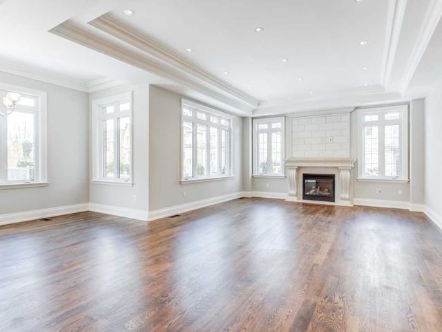 2 Geranium Crt, House detached with 5 bedrooms, 7 bathrooms and 9 parking in Toronto ON | Image 2