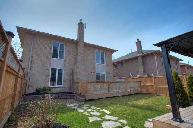 16 Visser Crt, House detached with 3 bedrooms, 2 bathrooms and 4 parking in Whitby ON | Image 33