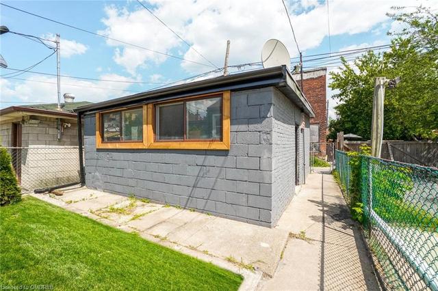 124 West Avenue N, House detached with 3 bedrooms, 2 bathrooms and 2 parking in Hamilton ON | Image 26