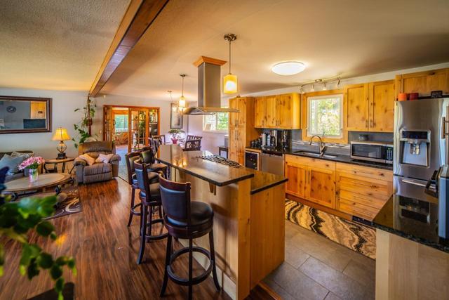 2402 Silver King Road, House detached with 3 bedrooms, 3 bathrooms and null parking in Central Kootenay E BC | Image 5