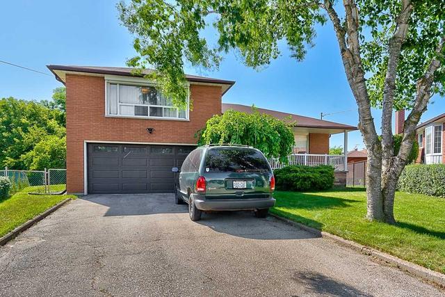 31 Islay Crt, House detached with 3 bedrooms, 2 bathrooms and 6 parking in Toronto ON | Image 36