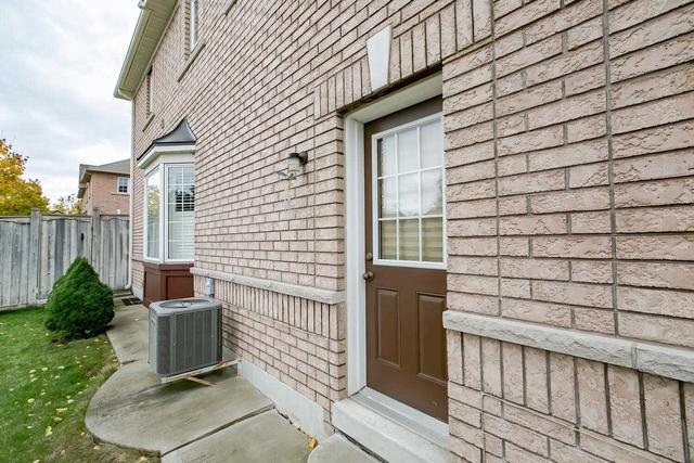 79 Crystalview Cres, House semidetached with 3 bedrooms, 3 bathrooms and 3 parking in Brampton ON | Image 18
