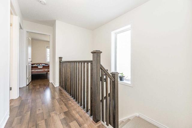 80 Arlington Cres, Townhouse with 3 bedrooms, 3 bathrooms and 2 parking in Guelph ON | Image 4