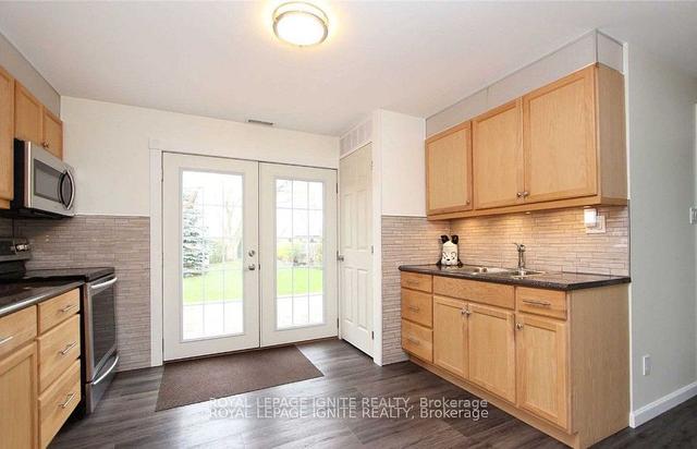 1010 Byron St N, House detached with 1 bedrooms, 1 bathrooms and 4 parking in Whitby ON | Image 2