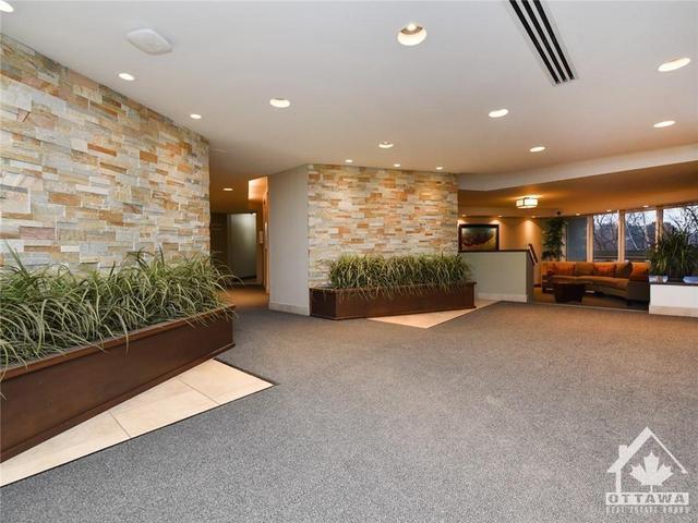 212 - 1171 Ambleside Drive, Condo with 2 bedrooms, 1 bathrooms and 1 parking in Ottawa ON | Image 2