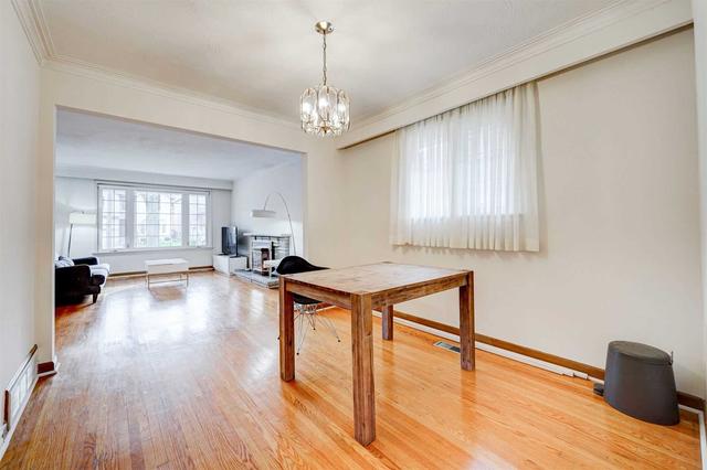 246 Elmwood Ave, House detached with 3 bedrooms, 2 bathrooms and 3 parking in Toronto ON | Image 4