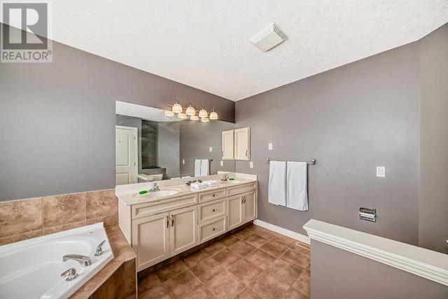 227 Everglade Circle Sw, House detached with 3 bedrooms, 3 bathrooms and 4 parking in Calgary AB | Image 28