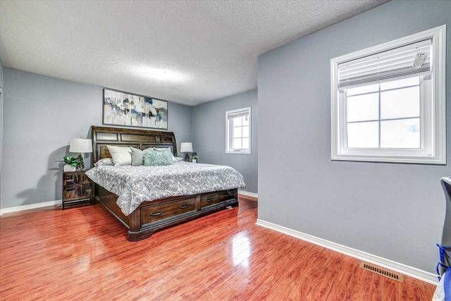 19 Stirrup Crt, House attached with 3 bedrooms, 3 bathrooms and 3 parking in Brampton ON | Image 10
