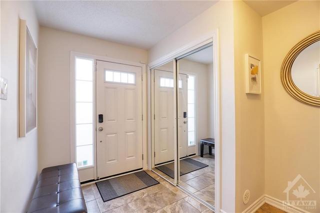 437 White Arctic Avenue, Townhouse with 2 bedrooms, 3 bathrooms and 3 parking in Ottawa ON | Image 2