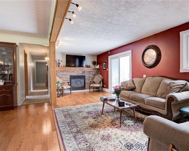 188 East River Rd, House detached with 4 bedrooms, 4 bathrooms and 22 parking in Brant ON | Image 3