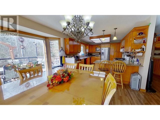 13514 Robin Road, House detached with 5 bedrooms, 3 bathrooms and null parking in Peace River C BC | Image 14