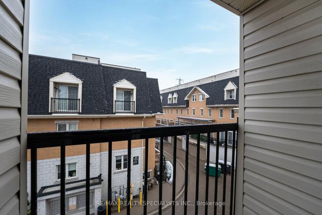 213 - 370 Hopewell Ave, Townhouse with 2 bedrooms, 2 bathrooms and 1 parking in Toronto ON | Image 3