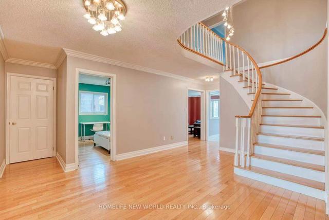 1876 Roy Ivor Cres, House detached with 5 bedrooms, 4 bathrooms and 4 parking in Mississauga ON | Image 4