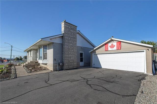 14 Manitou Crescent E, House detached with 5 bedrooms, 2 bathrooms and 4 parking in Loyalist ON | Image 5