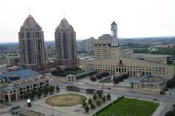 1406 - 4080 Living Arts Dr, Condo with 1 bedrooms, 1 bathrooms and 1 parking in Mississauga ON | Image 1