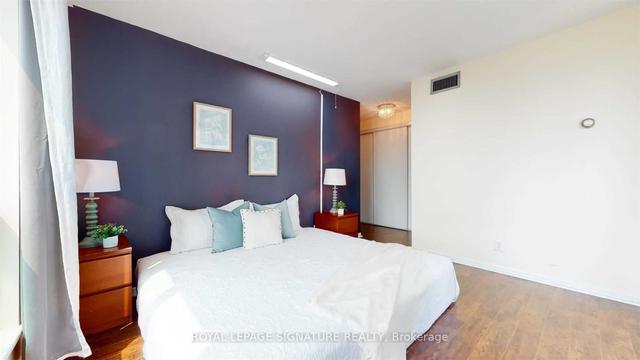 1506 - 18 Lee Centre Dr, Condo with 4 bedrooms, 2 bathrooms and 2 parking in Toronto ON | Image 3