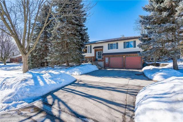 123 Sandsprings Crescent, House detached with 3 bedrooms, 2 bathrooms and 4 parking in Kitchener ON | Image 4
