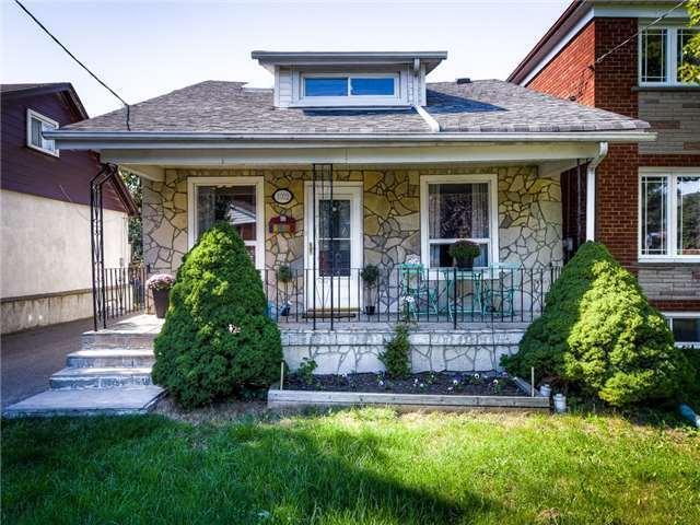 1002 Victoria Park Ave, House detached with 3 bedrooms, 2 bathrooms and 2 parking in Toronto ON | Image 1