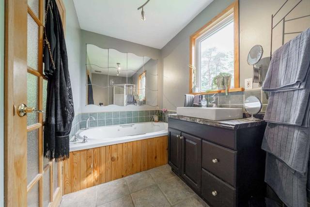 82 Natal Ave, House detached with 5 bedrooms, 3 bathrooms and 11 parking in Toronto ON | Image 10