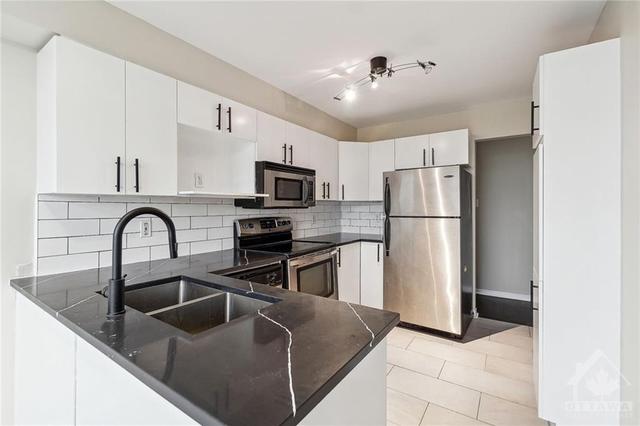 103 Lilibet Crescent, Townhouse with 3 bedrooms, 3 bathrooms and 3 parking in Ottawa ON | Image 5
