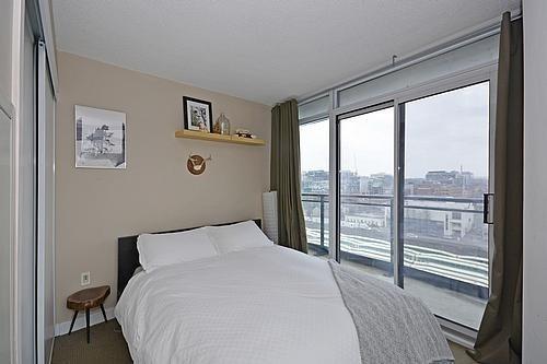 1003 - 25 Capreol Crt, Condo with 2 bedrooms, 2 bathrooms and 1 parking in Toronto ON | Image 6