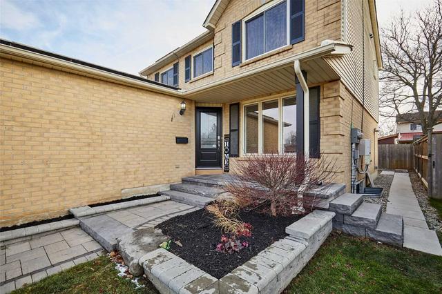 210 Sandringham Dr, House detached with 3 bedrooms, 4 bathrooms and 5 parking in Clarington ON | Card Image