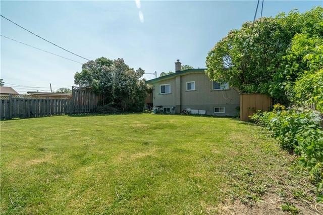 434 Beach Avenue, House detached with 3 bedrooms, 1 bathrooms and 3 parking in Cornwall ON | Image 2