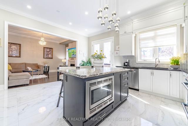 47 Vitlor Dr, House detached with 4 bedrooms, 5 bathrooms and 6 parking in Richmond Hill ON | Image 10