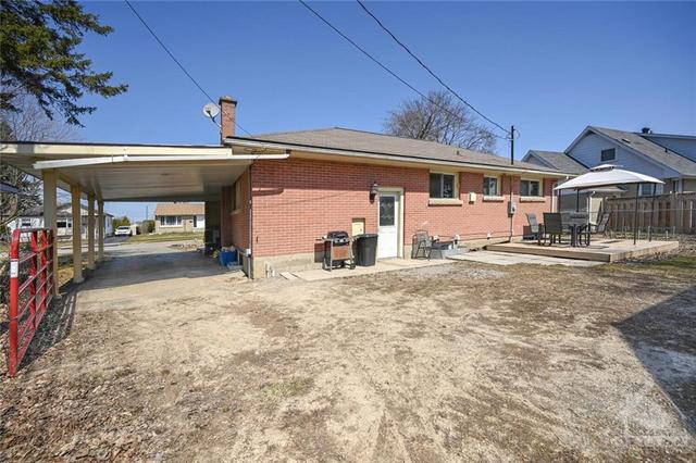 41 Bramshot Avenue, House detached with 5 bedrooms, 2 bathrooms and 4 parking in Brockville ON | Image 4
