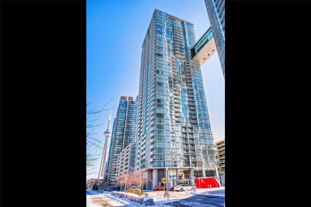 4016 - 15 Iceboat Terr, Condo with 1 bedrooms, 1 bathrooms and 1 parking in Toronto ON | Image 3