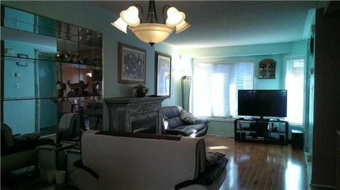 06 - 18 Clark Ave, Townhouse with 2 bedrooms, 2 bathrooms and 2 parking in Vaughan ON | Image 3