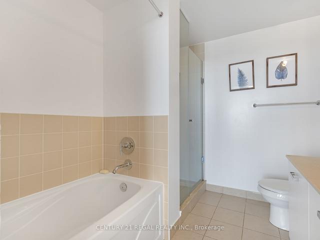 2310 - 832 Bay St, Condo with 3 bedrooms, 2 bathrooms and 1 parking in Toronto ON | Image 26