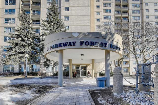 1002 - 5 Parkway Forest Dr, Condo with 3 bedrooms, 2 bathrooms and 1 parking in Toronto ON | Image 1