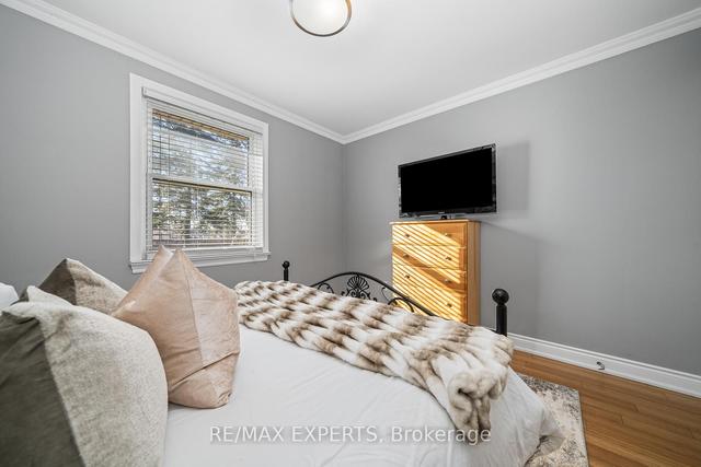 34 Risdon Crt, House detached with 3 bedrooms, 2 bathrooms and 5 parking in Toronto ON | Image 9