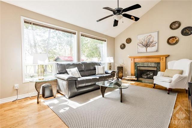 39 Kyle Avenue, House detached with 4 bedrooms, 3 bathrooms and 6 parking in Ottawa ON | Image 15