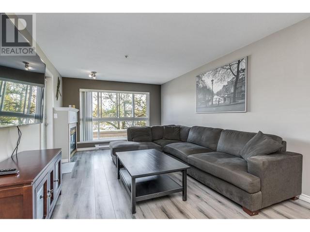409 22230 North Avenue, Condo with 2 bedrooms, 2 bathrooms and 1 parking in Maple Ridge BC | Image 4