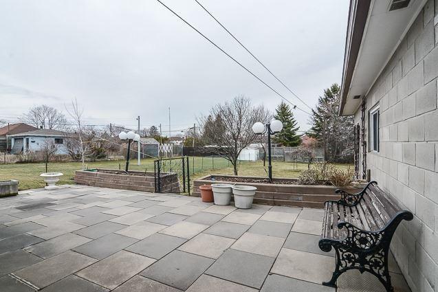 362 Trafalgar Ave, House detached with 3 bedrooms, 2 bathrooms and 5 parking in Oshawa ON | Image 17
